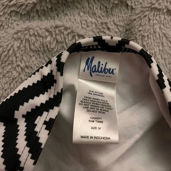 NWT  Malibu size medium Bathing suit bottom. - Picture 2 of 3